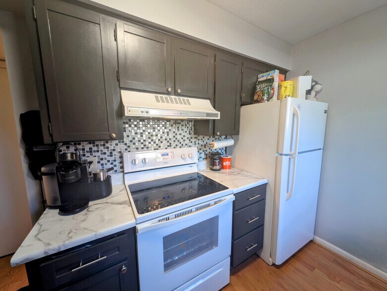 Kitchen - 42 Briarglen Pl