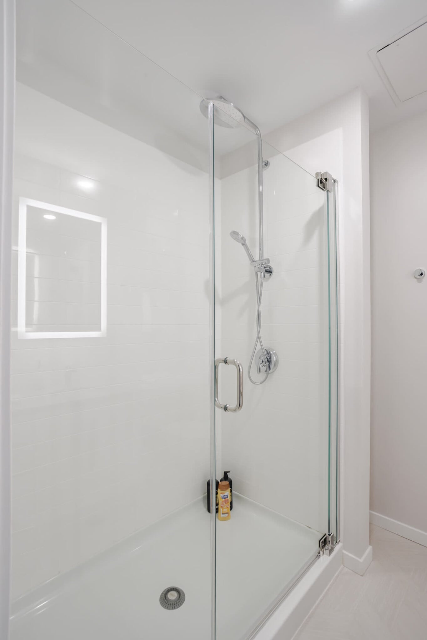 Building Photo - 1 W 4th St