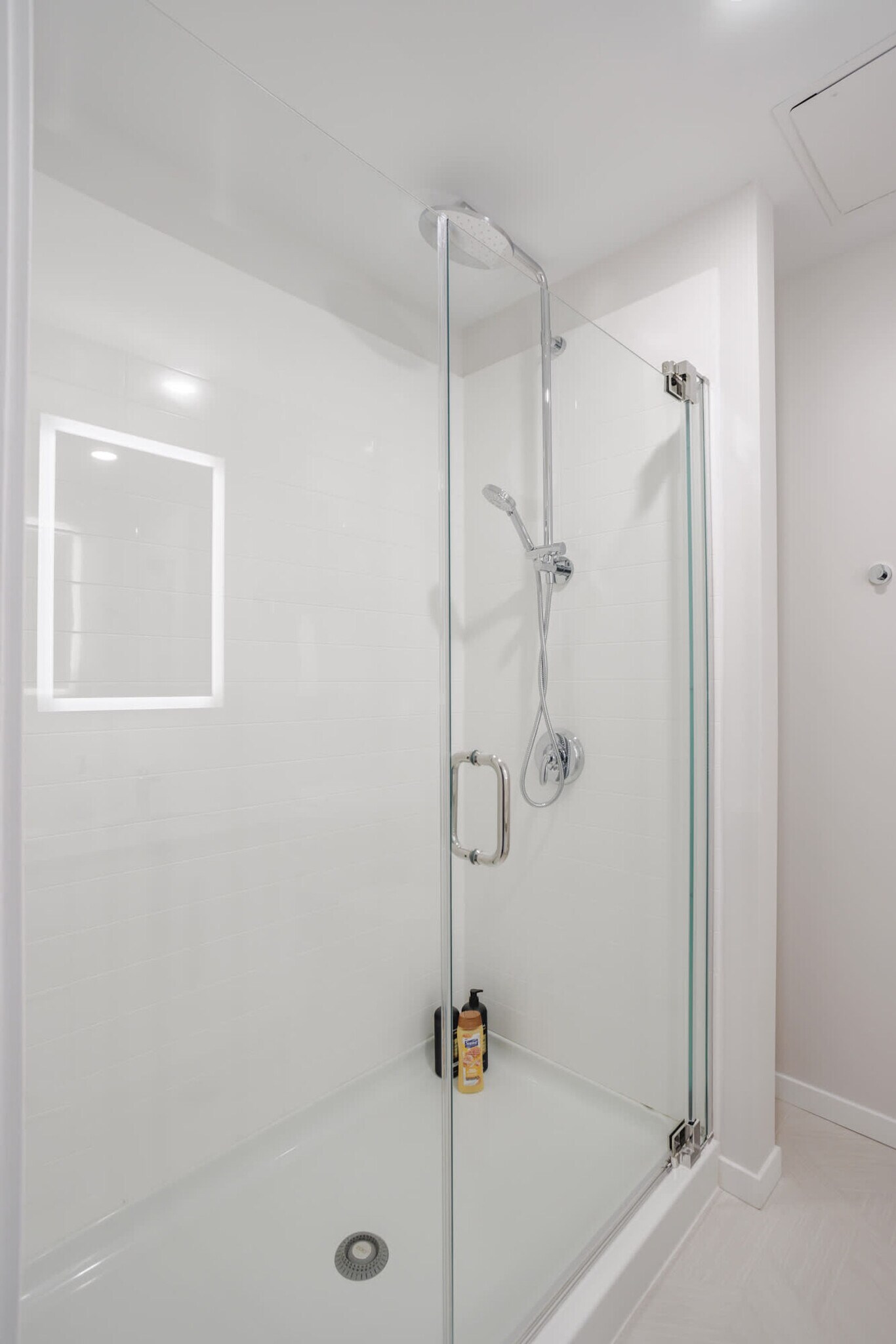 Building Photo - 9-JAN-JAN E 4th St