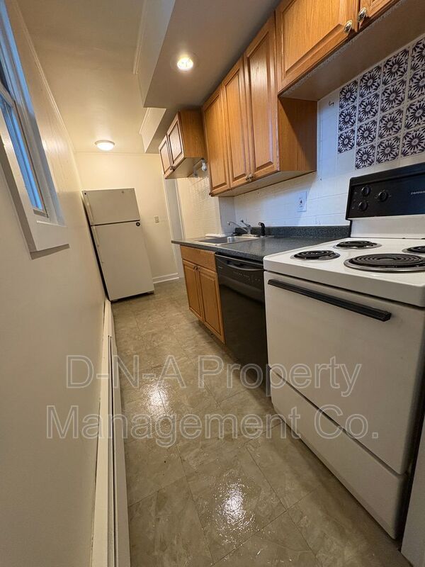 Building Photo - 552 Scott St