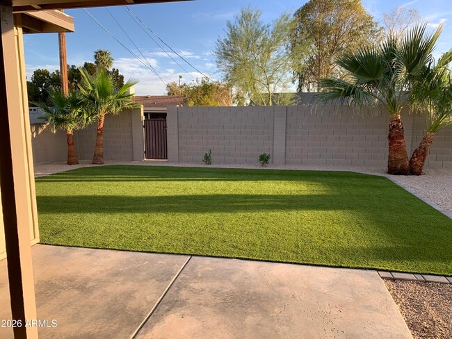 Building Photo - 7001 E Loma Land Dr