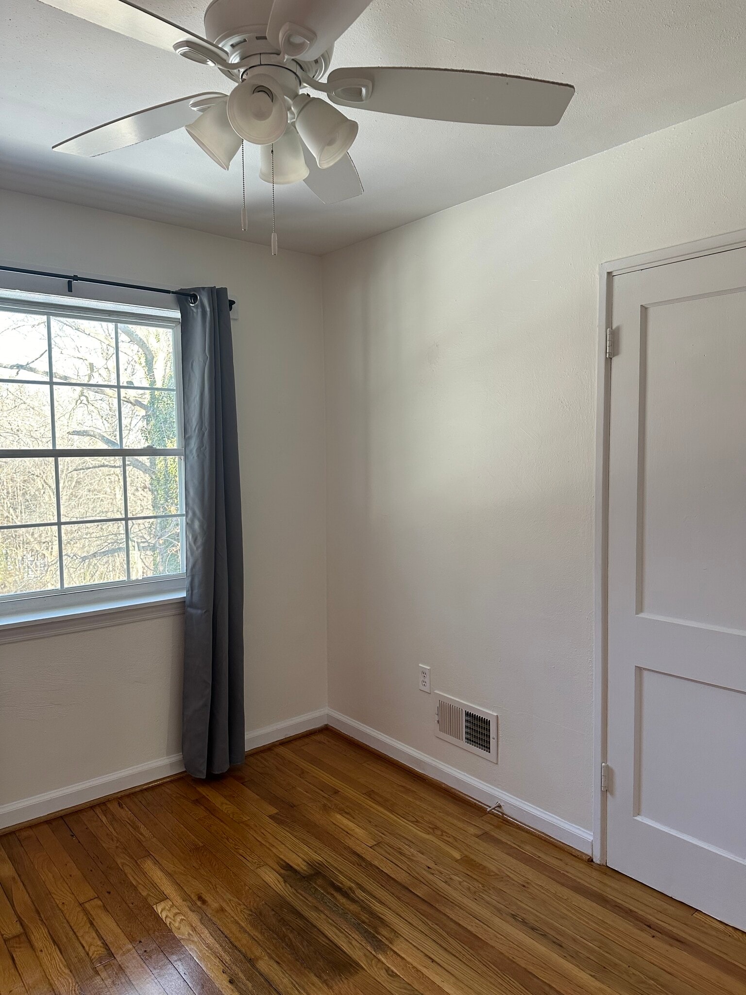 Bedroom 1 - 1303 Longwood Ave