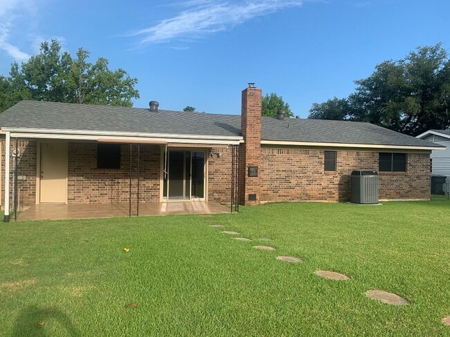 Building Photo - GREENACRES IS THE PLACE TO BE!