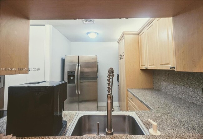 Building Photo - 679 Racquet Club Rd