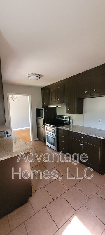 Building Photo - 8914 Grandview Dr