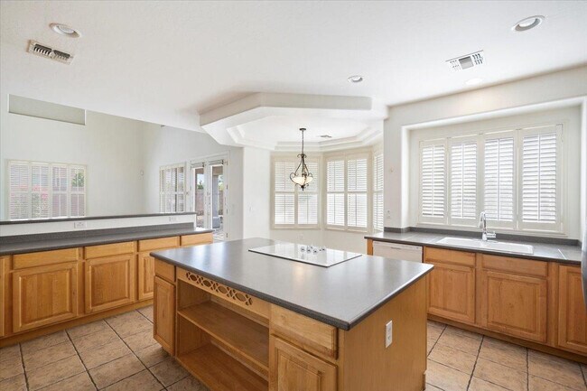 Building Photo - 5505 E Calle Del Sol