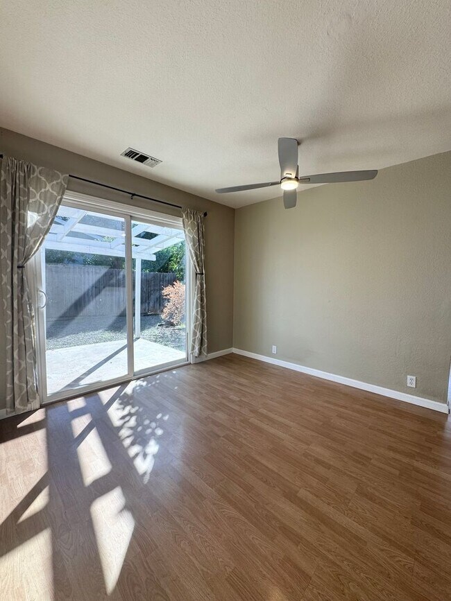 Building Photo - Beautiful home in Parkwood Estates