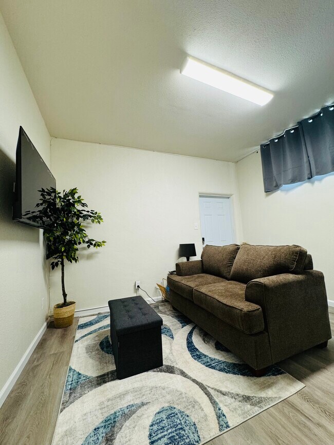 Building Photo - 4plex