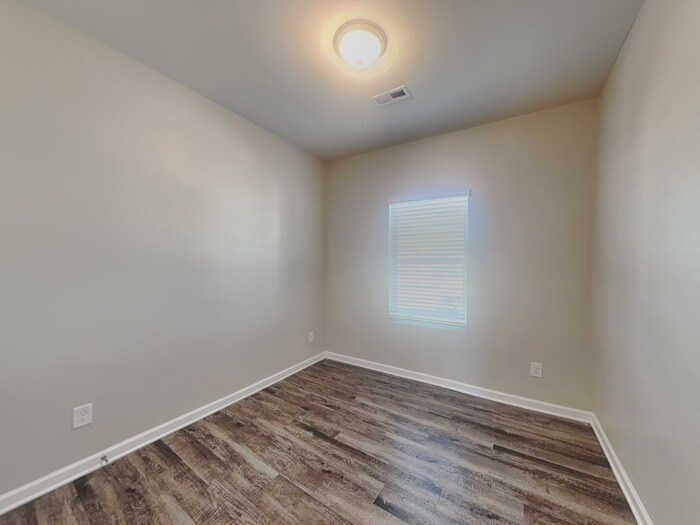 Building Photo - 1041 Cloverdale CT