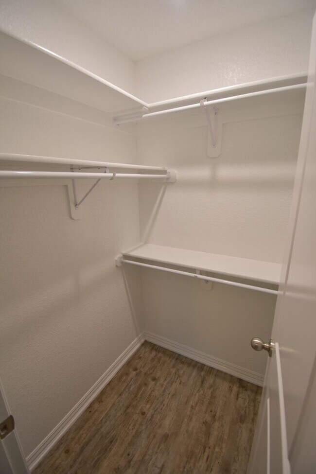 Building Photo - 2 Bedroom 2 Bathroom Home!!