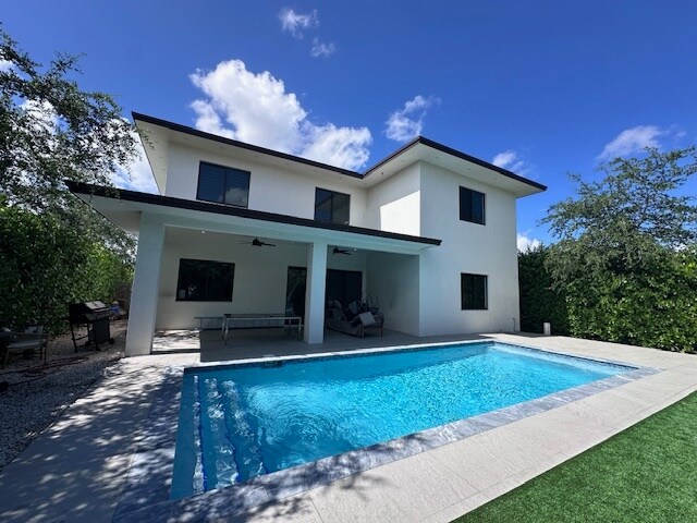 Building Photo - 6422 Coral Way