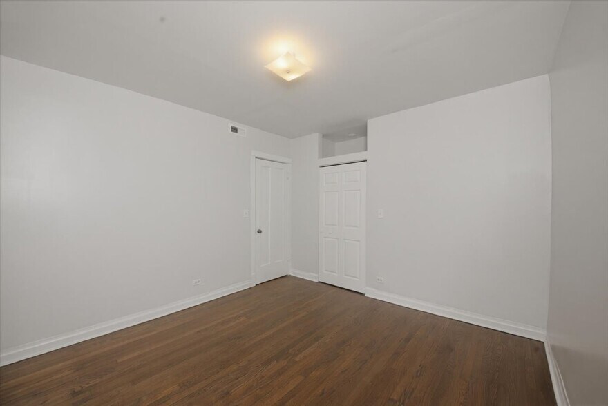 Building Photo - 6541 S Woodlawn Ave