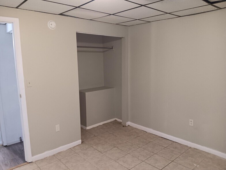 Building Photo - 1322 W Main St