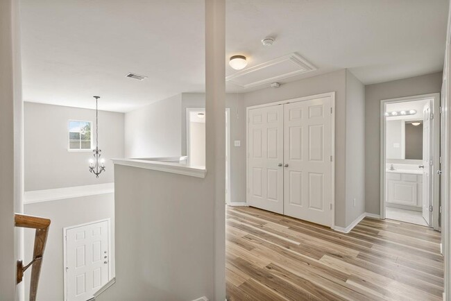 Building Photo - 6105 Larrycrest Dr