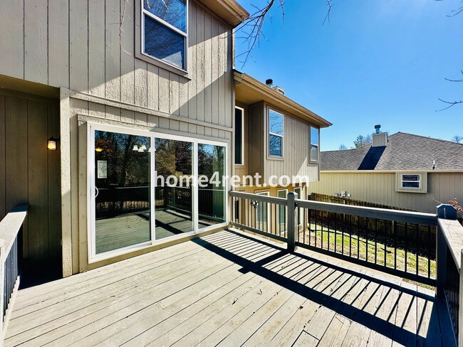 Building Photo - Spacious Four Bedroom Northland Home with a Finished Basement, 3 car garage and Fenced Yard!