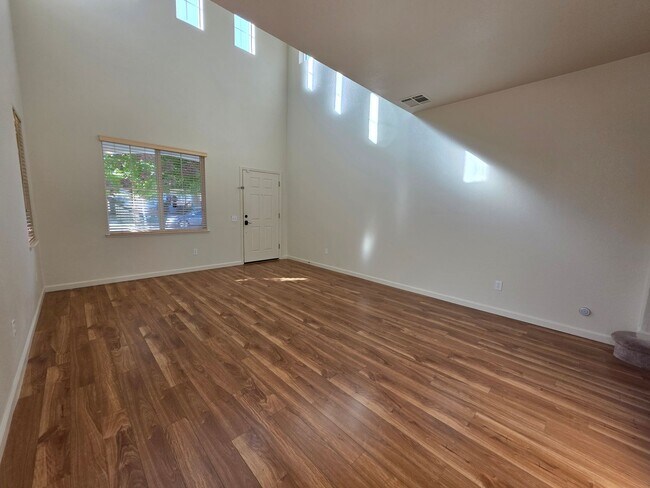 Building Photo - 4 bedroom in north Turlock!