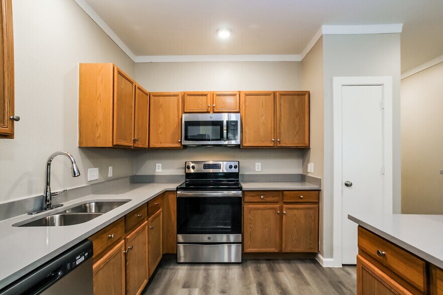 Building Photo - 16906 N Lighthouse Dr