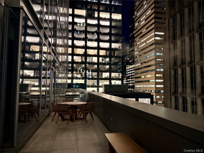 Building Photo - 18 W 53rd St