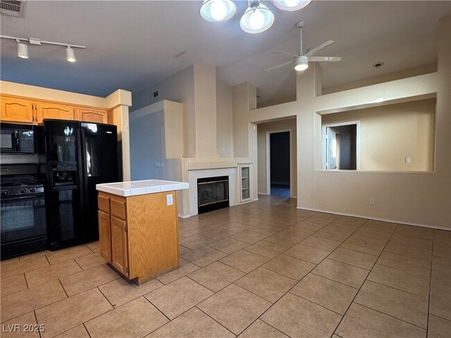 Building Photo - 2455 Avenida Sol