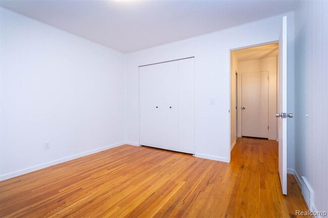 Building Photo - 7580 Thornwood St