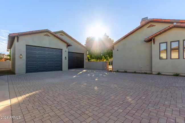 Building Photo - 9133 W Montana De Oro Dr