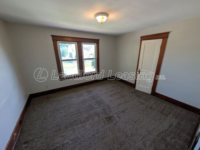 Building Photo - Charming 2-Bedroom Brick Home with Covered Porch