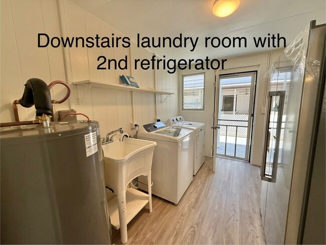 Building Photo - Modern two story Kaimuki home - all new ki...