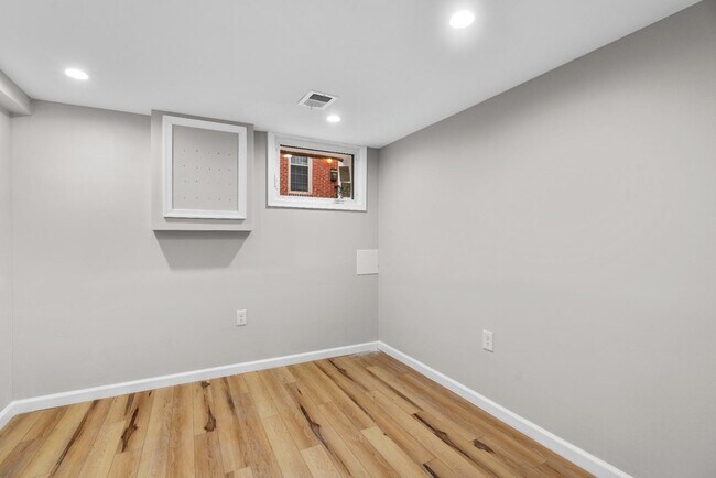 Building Photo - 15 N Bradford St