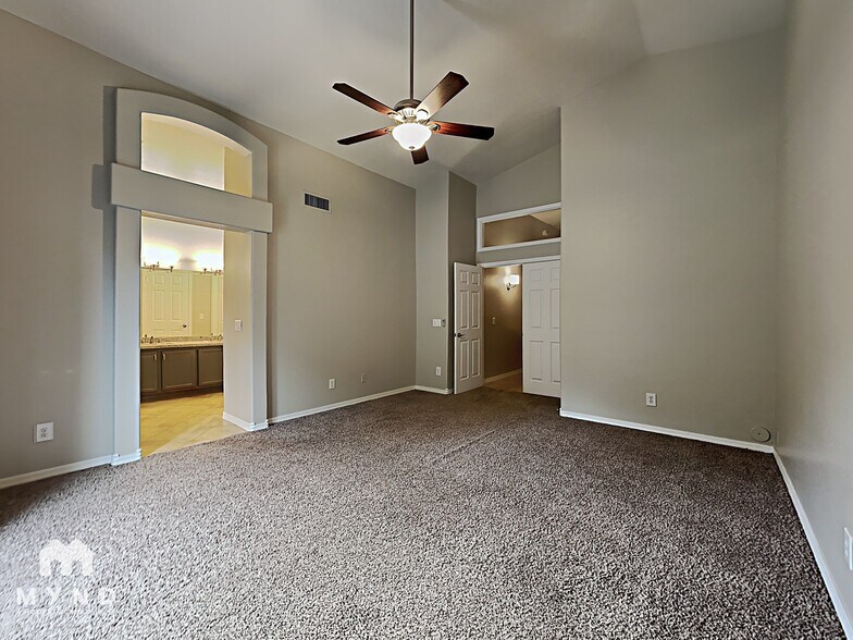 Building Photo - 1865 E Chilton Dr