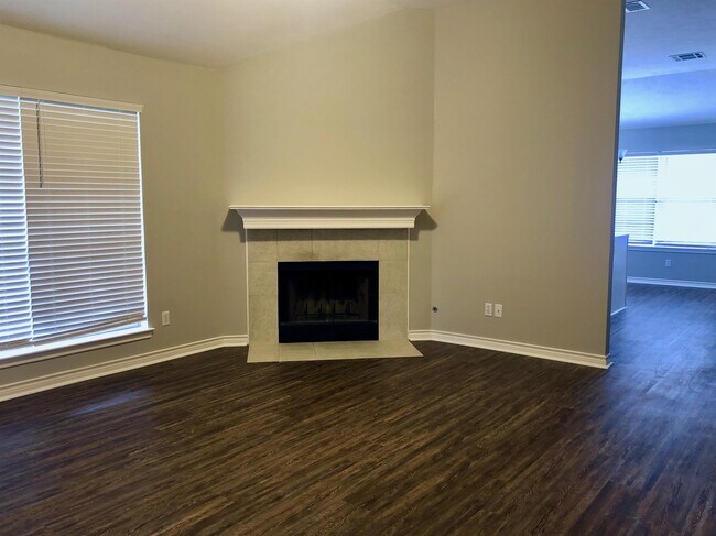 Building Photo - 2403 Carnation Ct