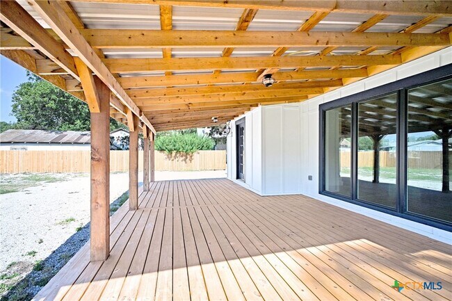 Building Photo - 456 Magazine Ave