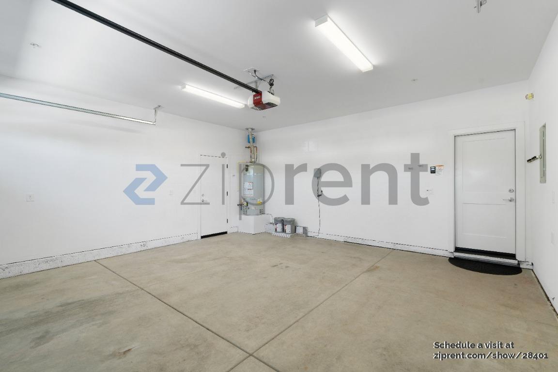Building Photo - Unit