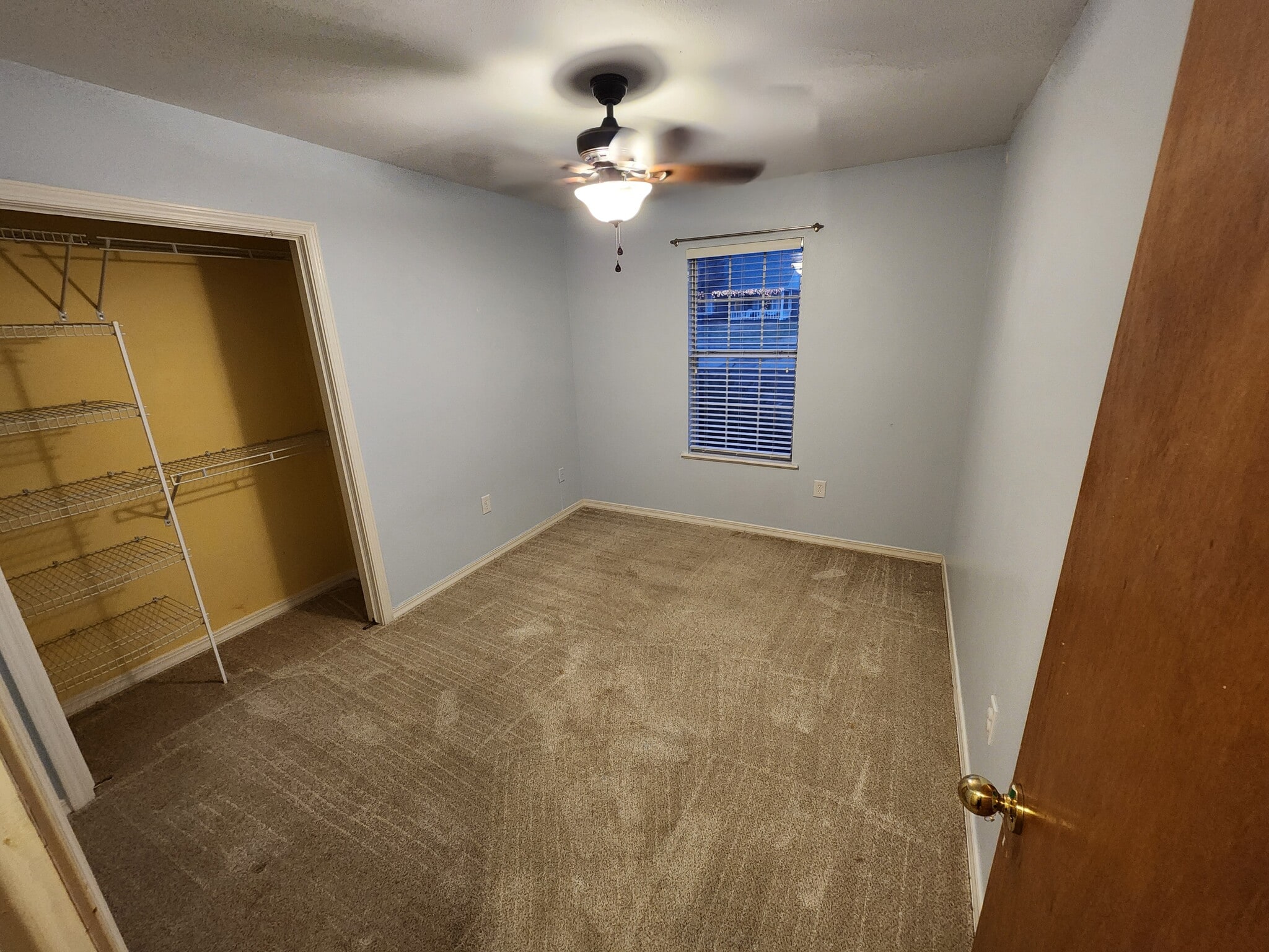 Room 1 - 644 W Oaklawn Dr
