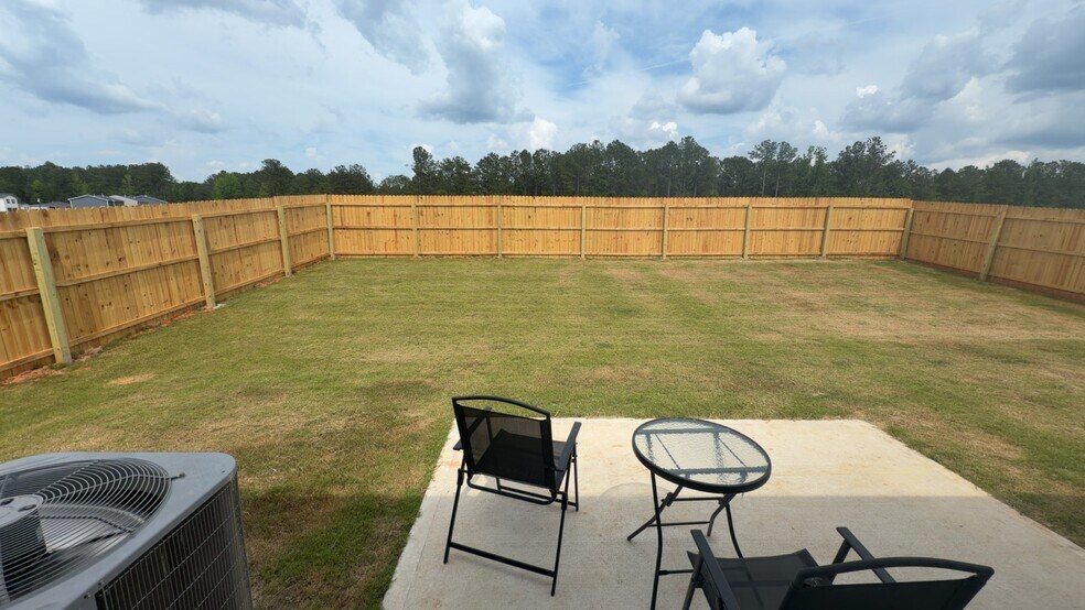Building Photo - 123 Garden Walk