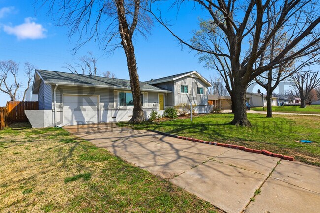 Building Photo - 8300 W 9th St N