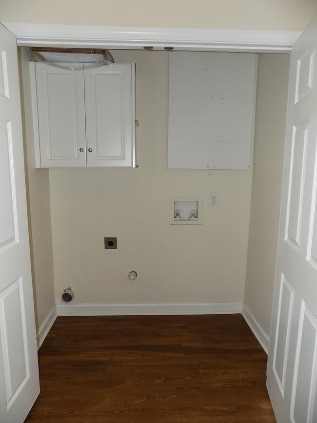 Building Photo - **Available to view mid June** 2 Bedroom, ...