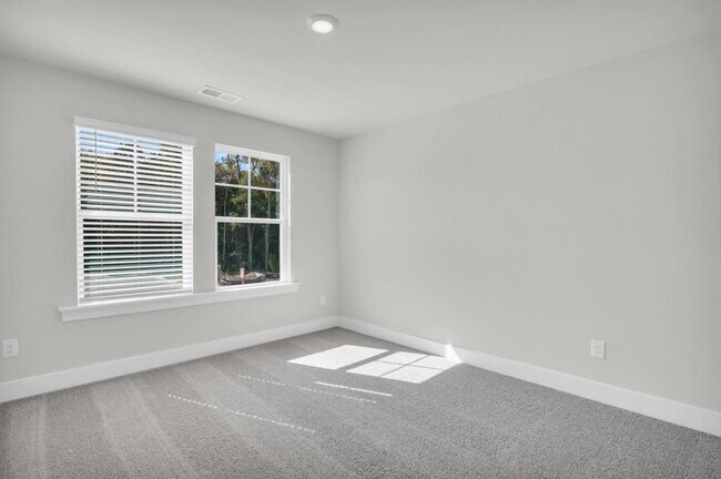 Building Photo - 121 S Grassland Rd