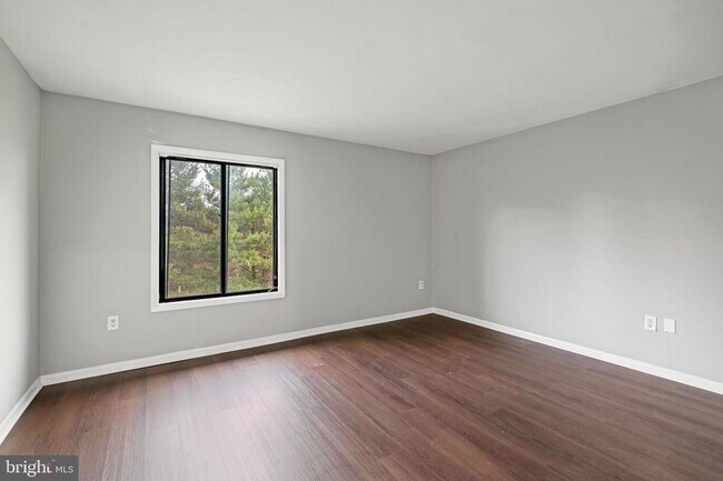 Building Photo - 6934 Hanover Pkwy