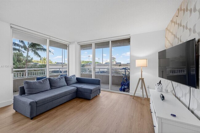 Building Photo - 19501 W Country Club Dr