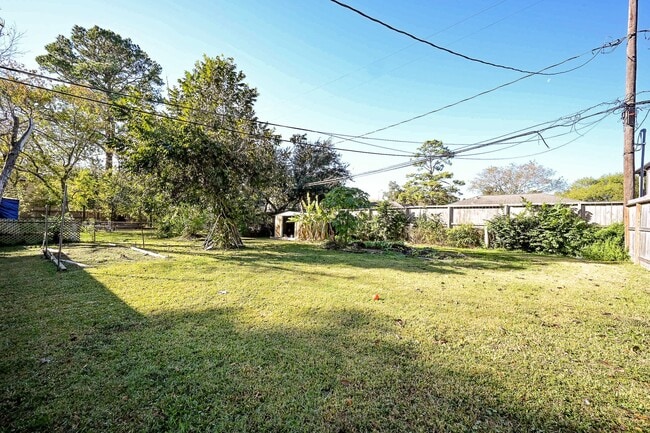 Building Photo - 10302 Woodwind Dr