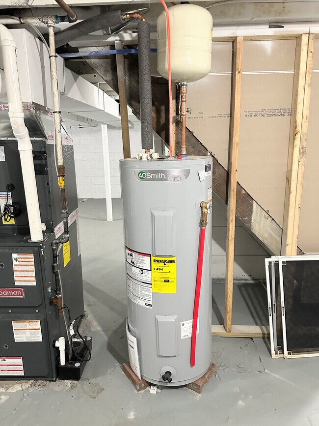 Building Photo - 1337 Methyl St