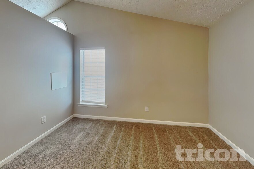 Building Photo - 9598 Lakeview Cir