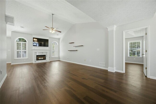 Building Photo - 572 Staghorn Ln