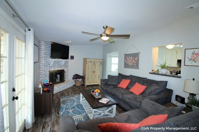 Building Photo - 1301 Del Norte Dr