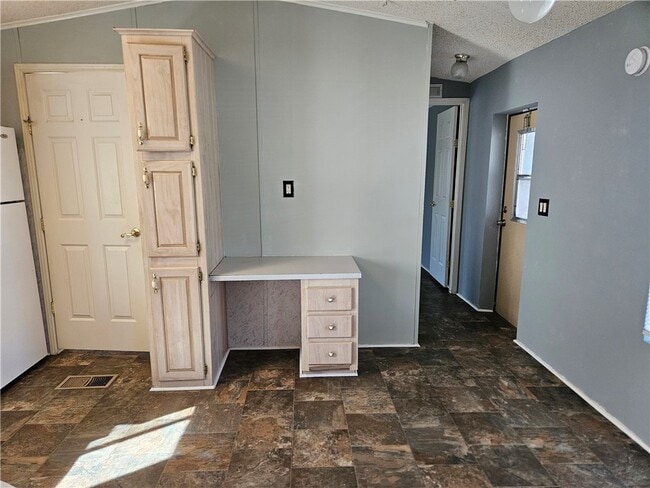 Building Photo - 4479 Amanda Ave