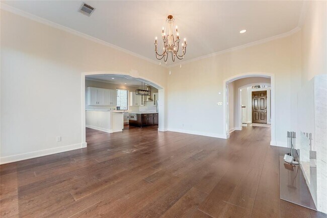 Building Photo - 12120 Carlsbad Dr