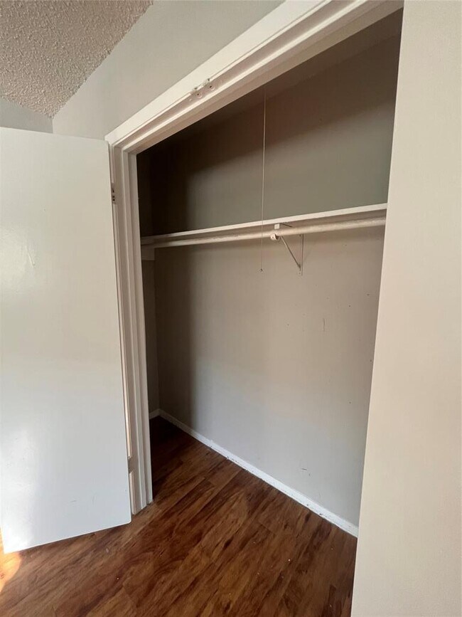 Building Photo - 1202 Newning Ave