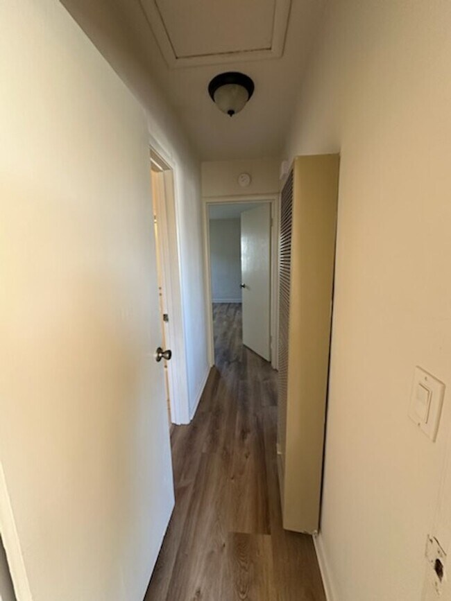 Building Photo - CM251L