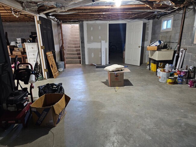 Building Photo - Christiansburg, 3 BR / 2.5 BA, Available A...