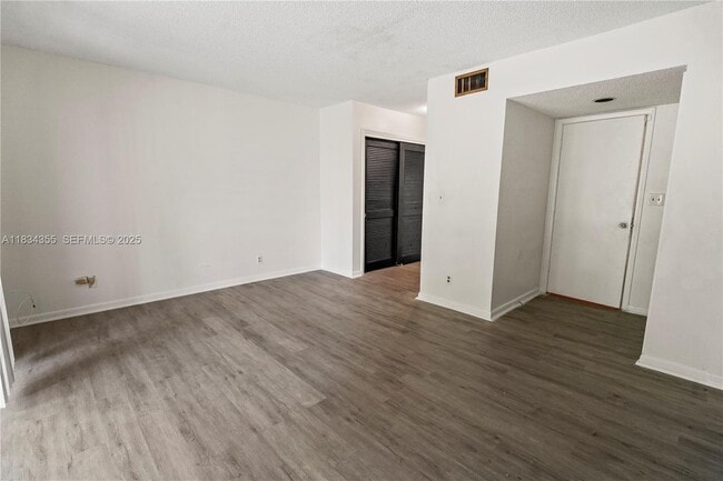 Building Photo - 6556 Racquet Club Dr